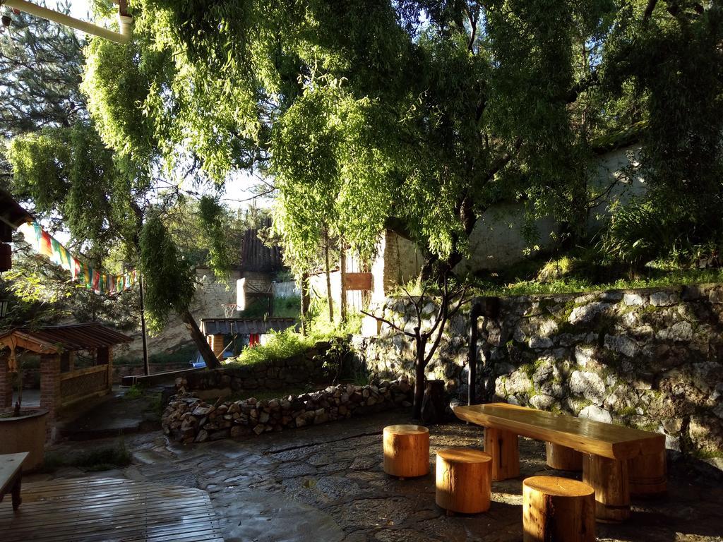 Shangri-La Mid - Mountain Homestay Exteriör bild