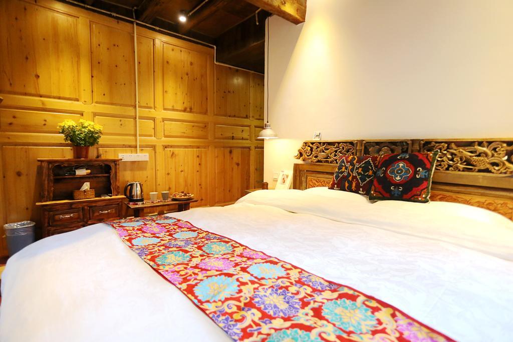 Shangri-La Mid - Mountain Homestay Exteriör bild