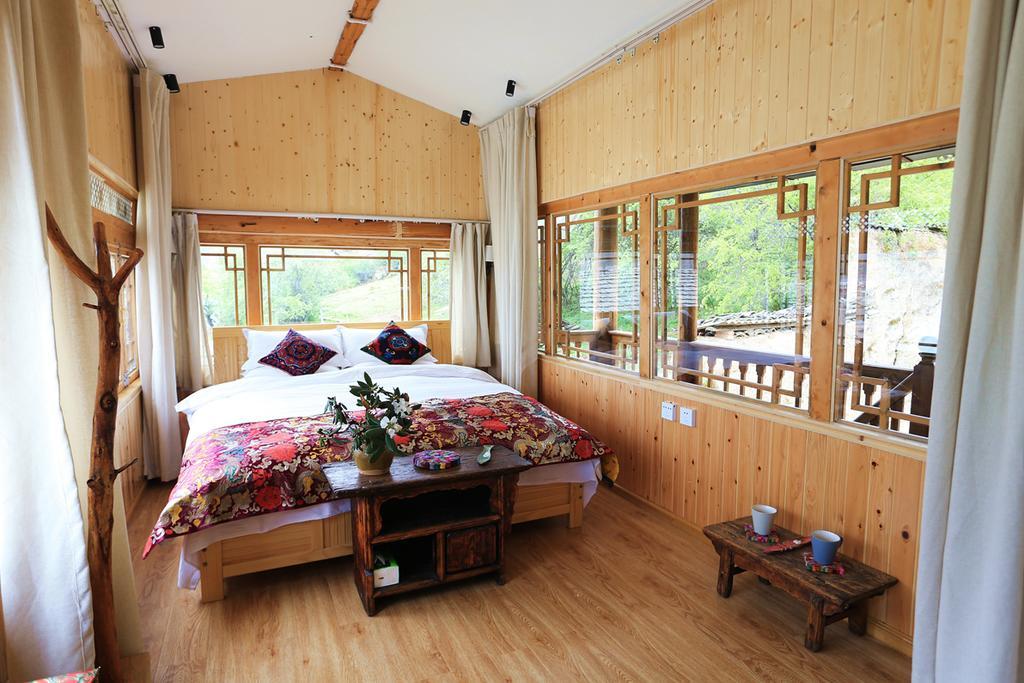 Shangri-La Mid - Mountain Homestay Exteriör bild