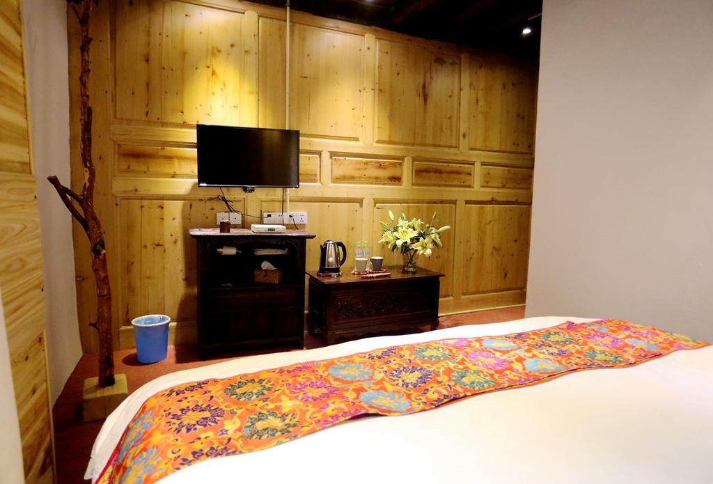 Shangri-La Mid - Mountain Homestay Exteriör bild