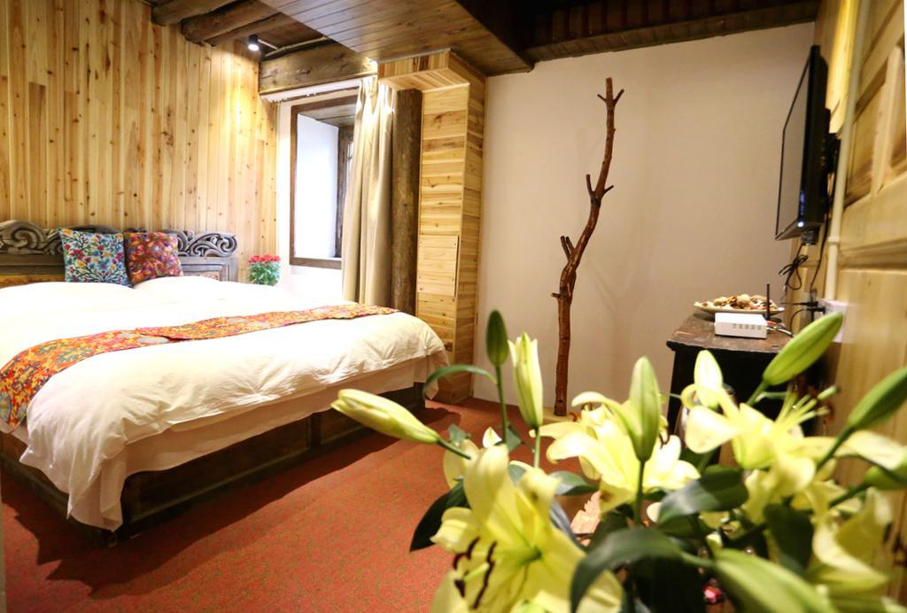 Shangri-La Mid - Mountain Homestay Exteriör bild