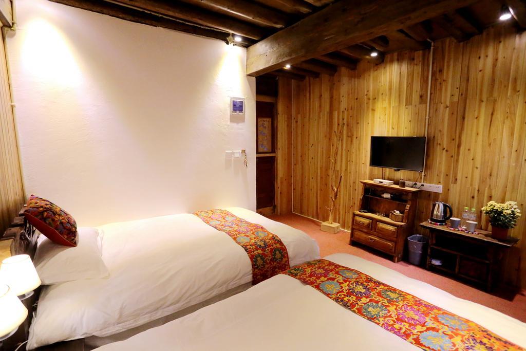 Shangri-La Mid - Mountain Homestay Exteriör bild