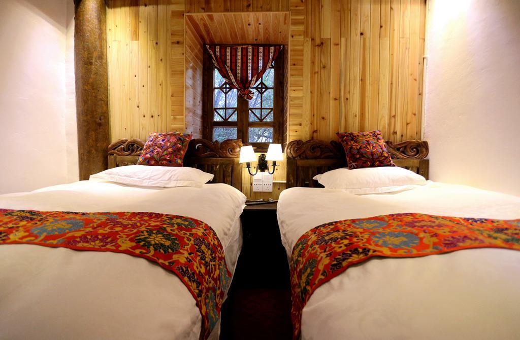 Shangri-La Mid - Mountain Homestay Exteriör bild