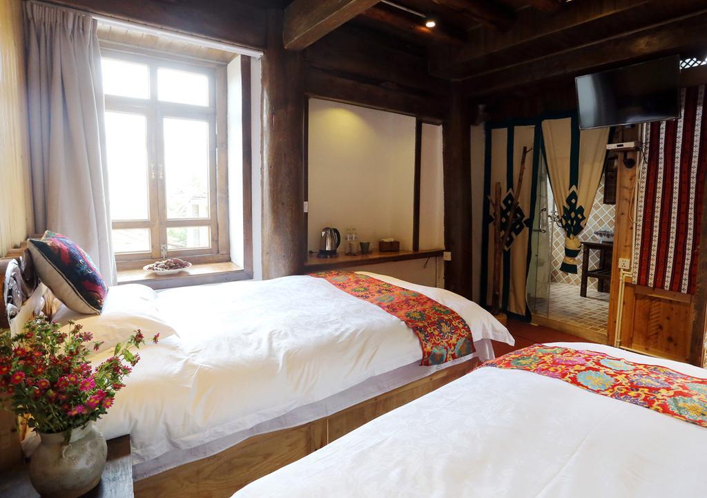Shangri-La Mid - Mountain Homestay Exteriör bild