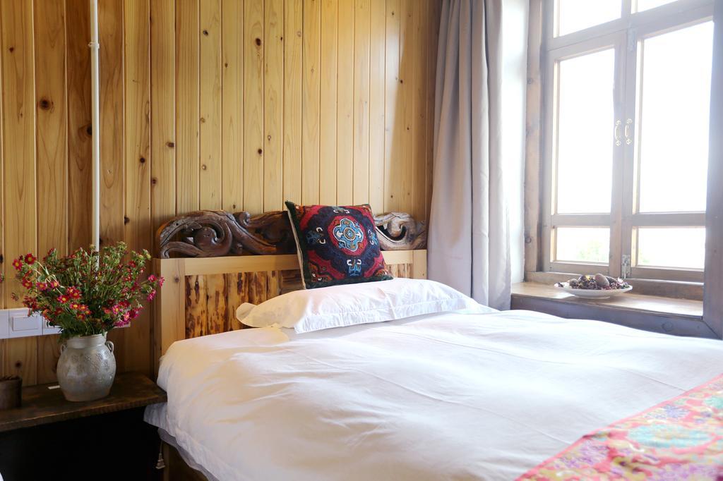 Shangri-La Mid - Mountain Homestay Exteriör bild