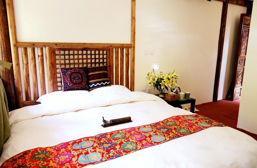 Shangri-La Mid - Mountain Homestay Exteriör bild