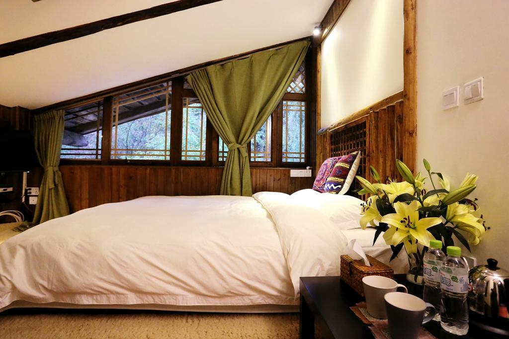 Shangri-La Mid - Mountain Homestay Exteriör bild