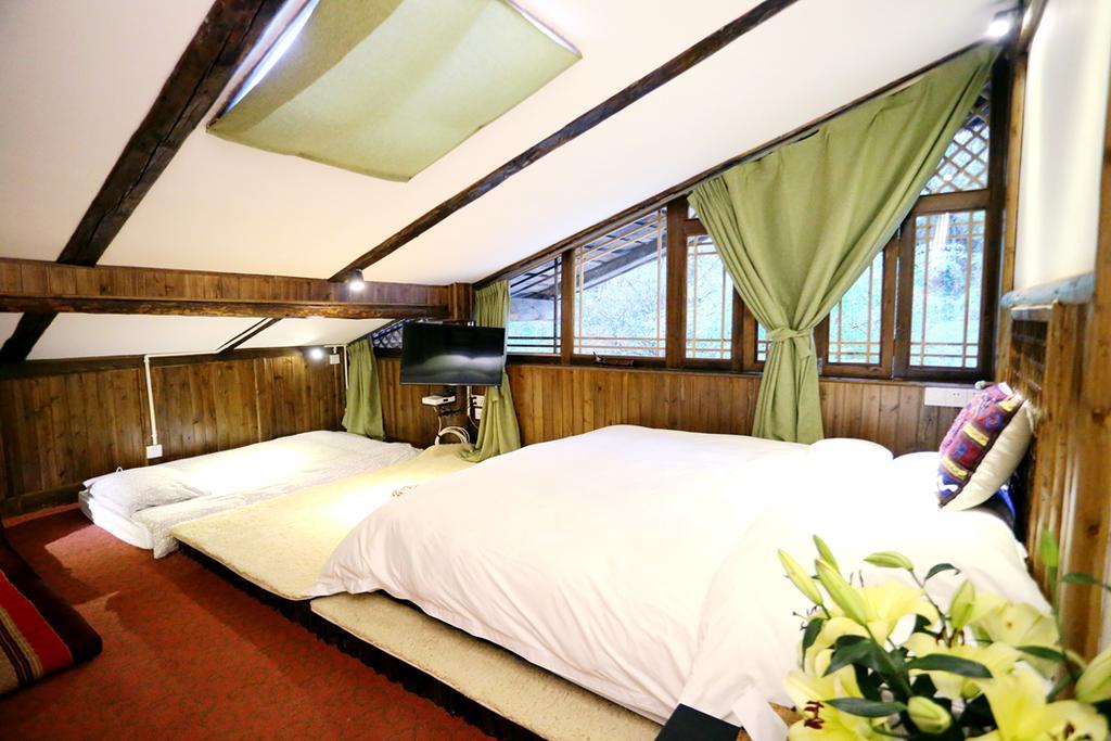 Shangri-La Mid - Mountain Homestay Exteriör bild