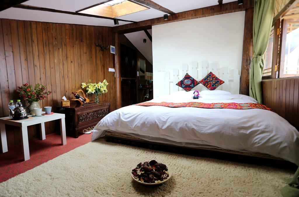 Shangri-La Mid - Mountain Homestay Exteriör bild